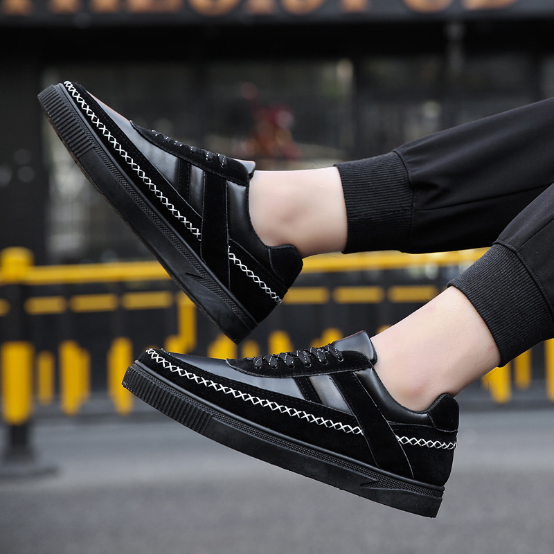 Low-Top Fitness Sneakers