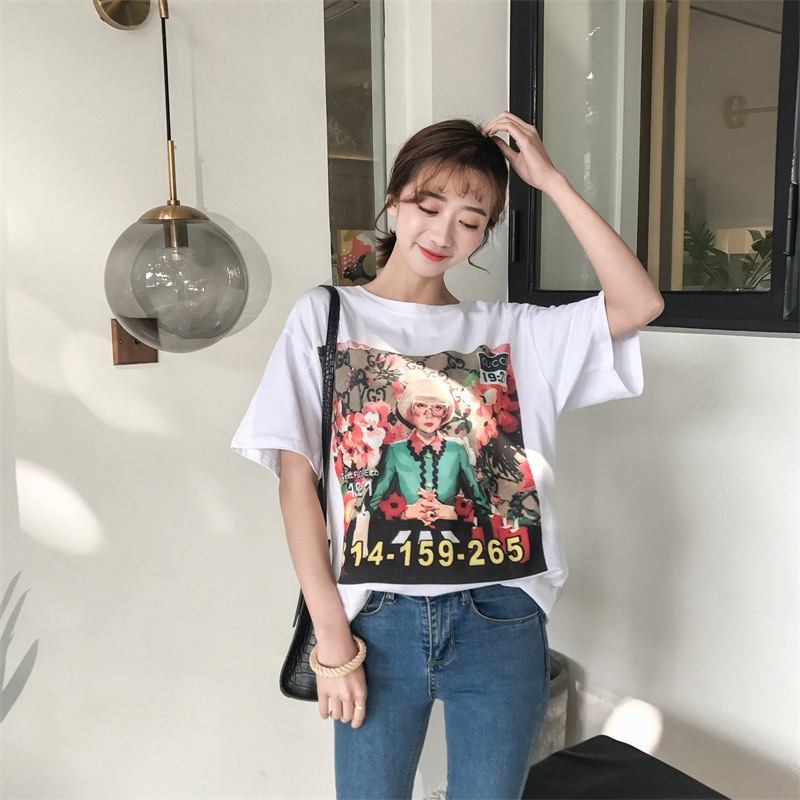 Super hipster character like blonde girl short sleeve loose T-shirt