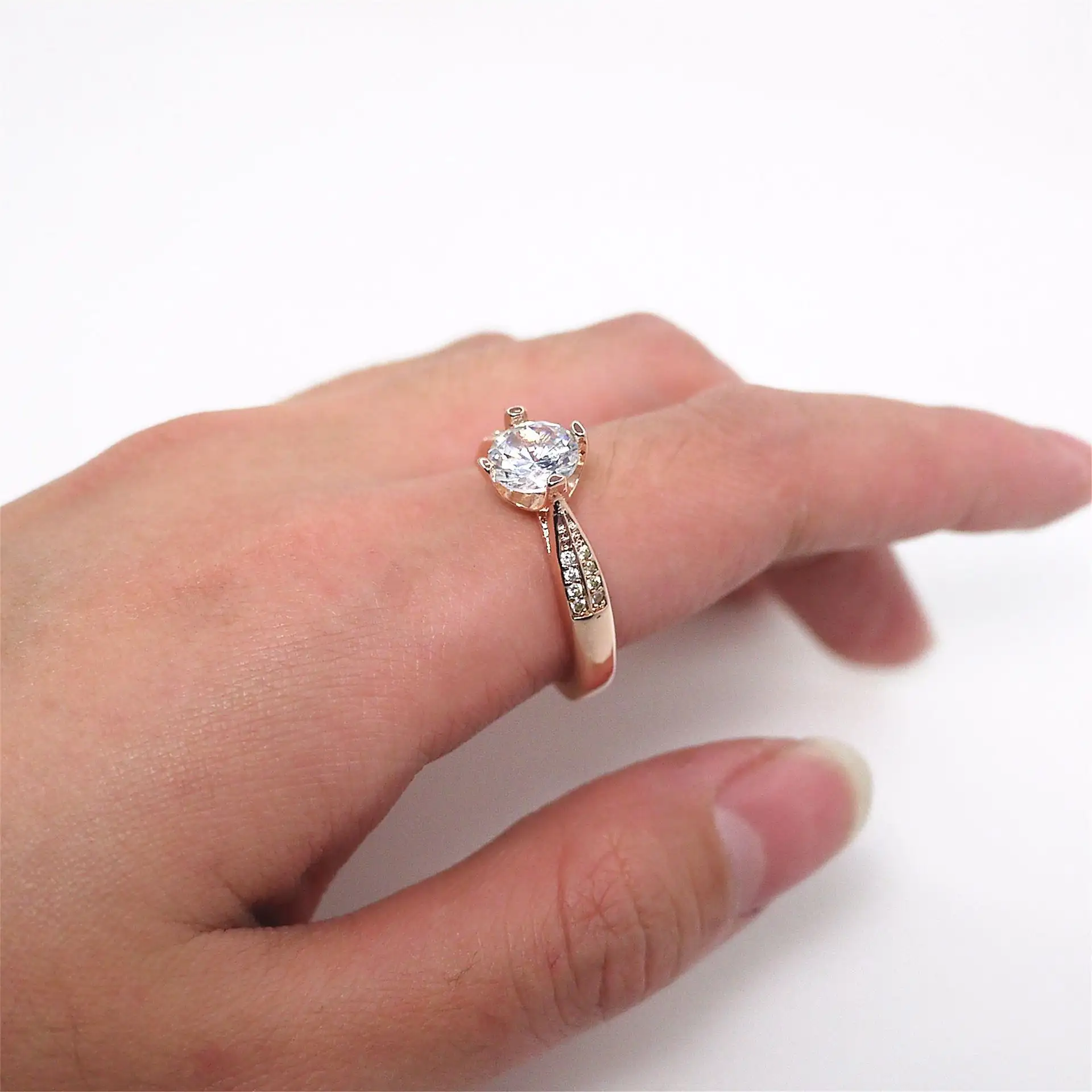 Classic one carat simulation diamond ring micro AAA zircon four claw wedding ring
