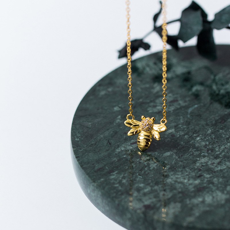 S925 silver necklace female Japanese wind simple golden bee necklace cute animal insect clavicle chain
