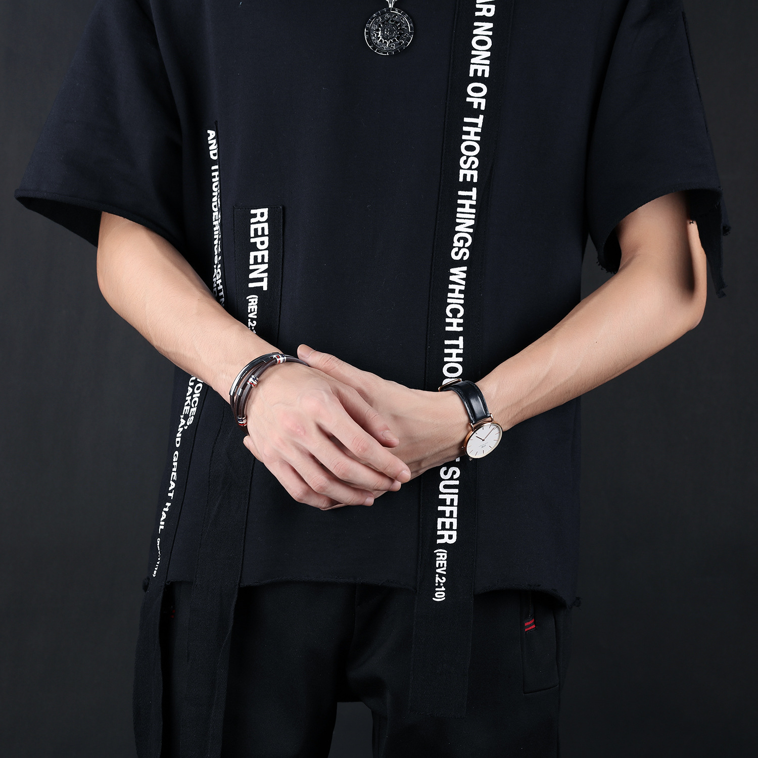 Multi-layer hand-knitted leather bracelet Korean version of the retro-bend can be personalized lettering titanium steel men's leather bracelet