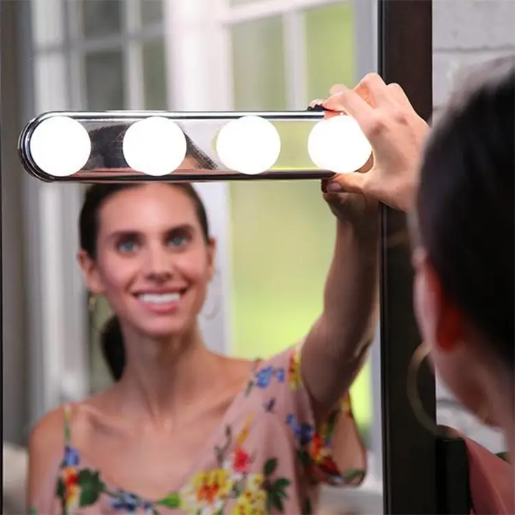 Four Bulb Mirror Headlights Suction Cup Makeup Lamp LED