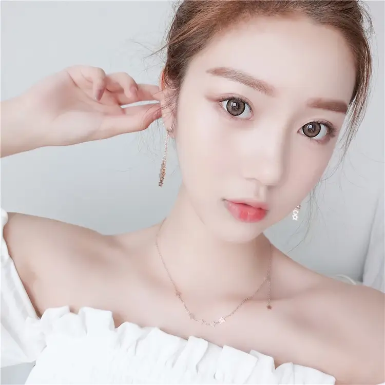 Temperament star point side fringed titanium steel rose gold clavicle chain short necklace