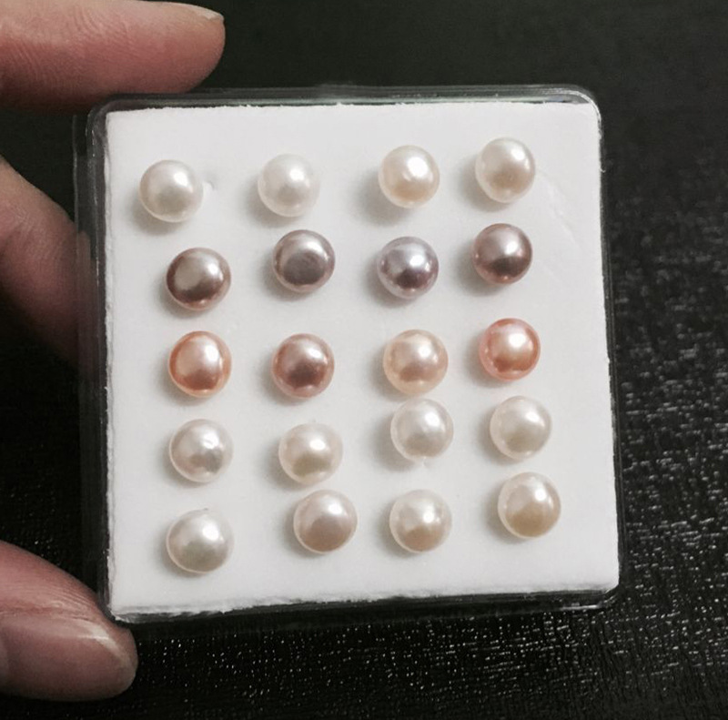 Natural freshwater pearl stud earrings
