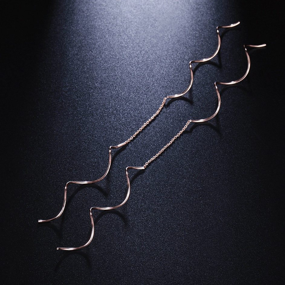 Simple and stylish wavy earrings Rose gold-plated earrings