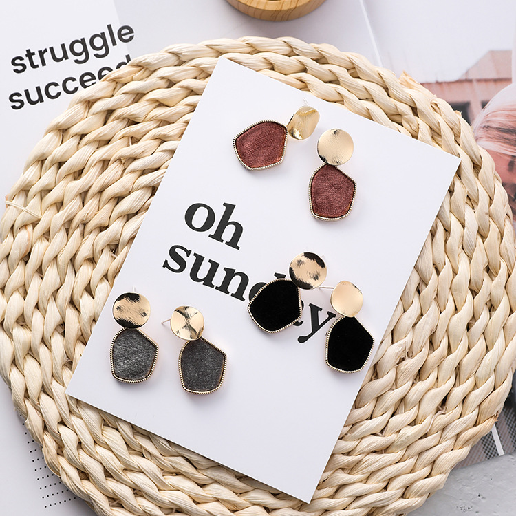 Irregular geometry metal brushed disc earrings suede stitching earrings