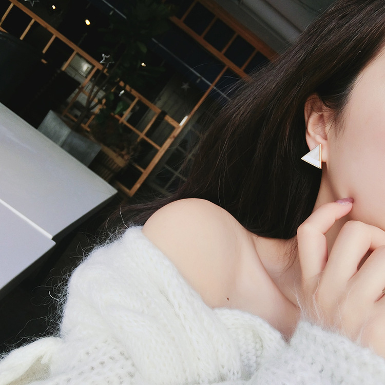 Contrast stitching triangle geometry earrings