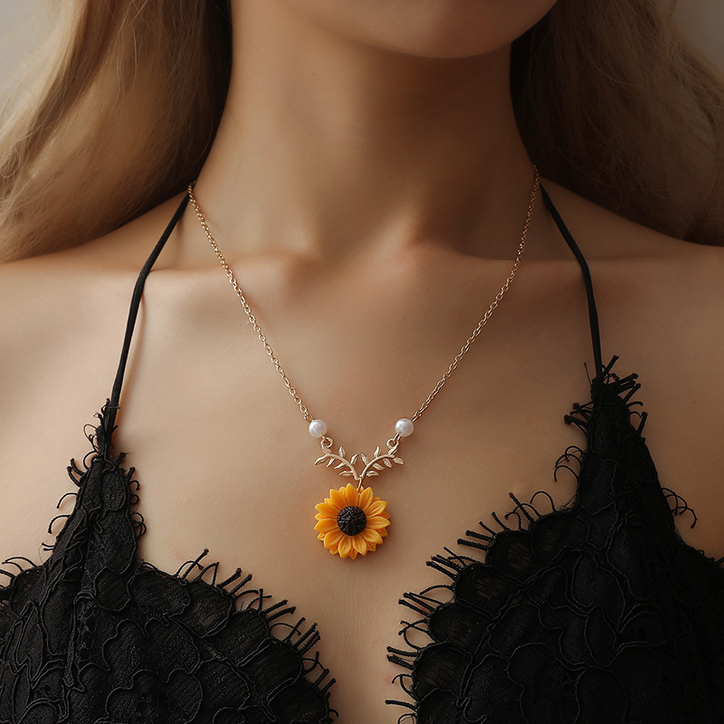 Pearl Sun Flower Necklace Temperament Fashion Sunflower Pendant Sweater Accessories