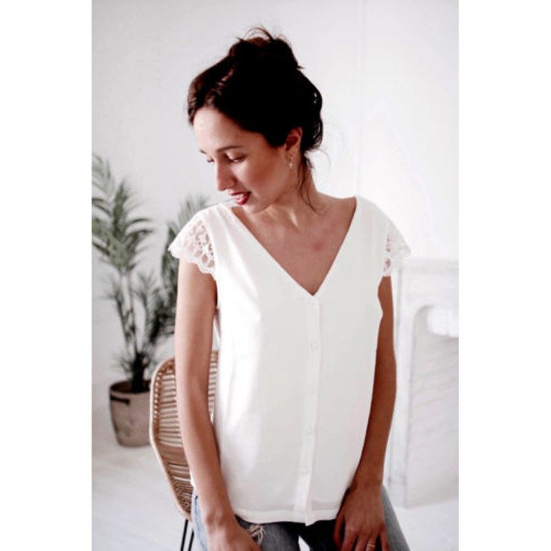 Solid color V-neck lace stitching cutout button sexy top