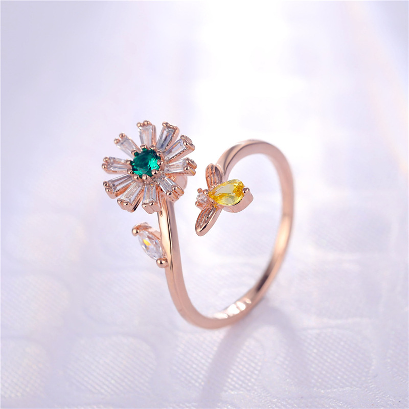Bee daisy ring with gold plated zircon rotating ring