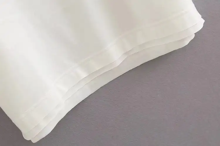 Summer white girl embroidery raw short T
