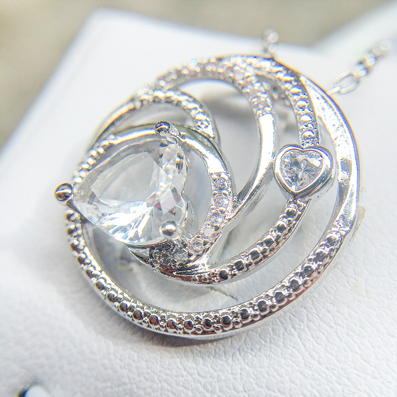 Round zircon pendant