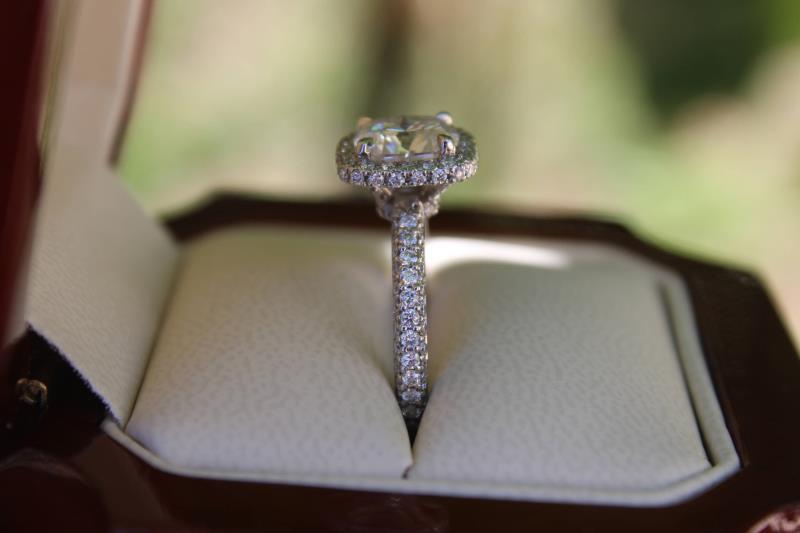 Four-claw plated inlaid rhinestone ring