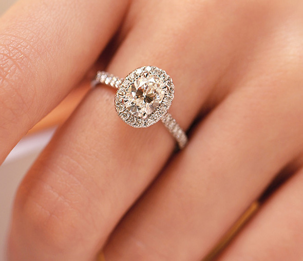 New European and American luxury cross-border jewelry Female fashion jewelry white oval zircon ring female