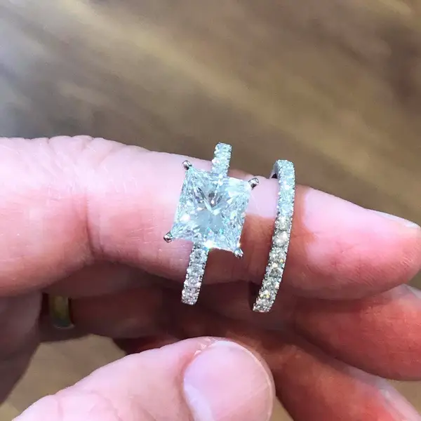 Wish hot sale 1.8 carat diamond princess ring European and American plated 925 silver engagement simulation diamond ring