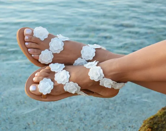 Manufacturers produce summer foreign trade new pu toe flowers flat bottom set ladies fashion large size sandals women now White - Shop at LoveMi