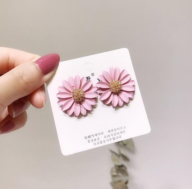 Color chrysanthemum flower earring