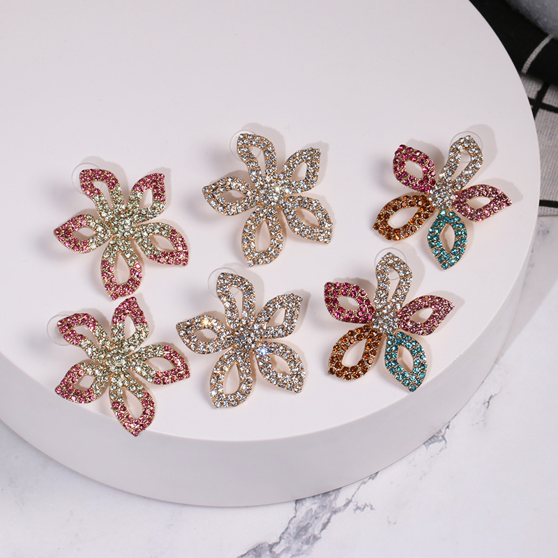 Exquisite fashion stud earrings in colorful diamonds