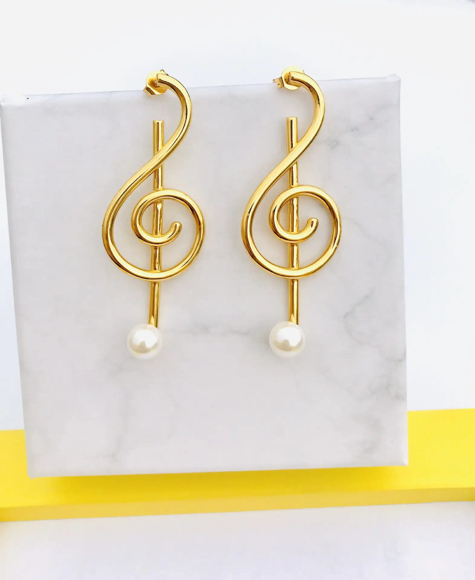 Fashion note earrings