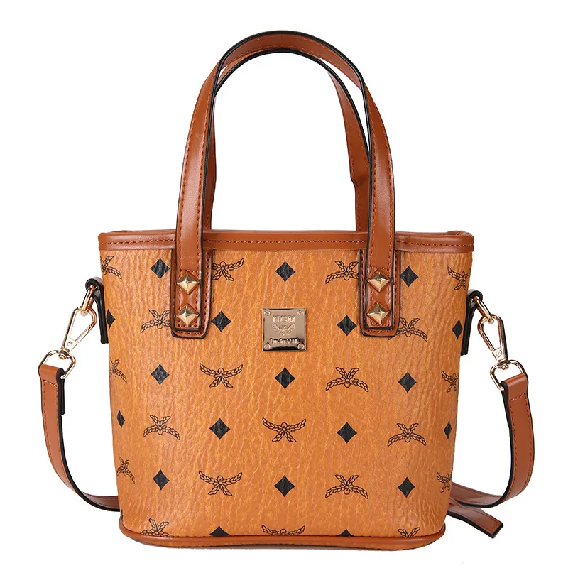 Fashion one-shoulder crossbody pouch - Brown