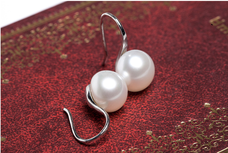 Micro-set pearl earrings