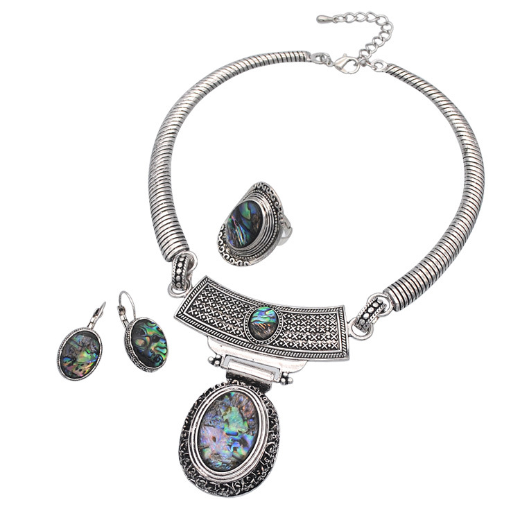 Natural color shell collar