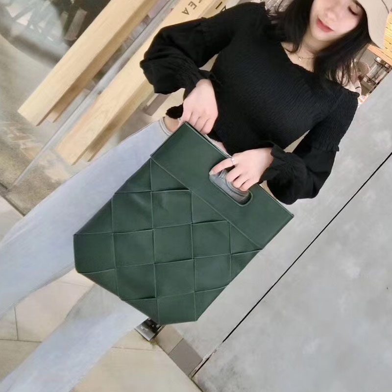 Embossed woven handbag folding clutch