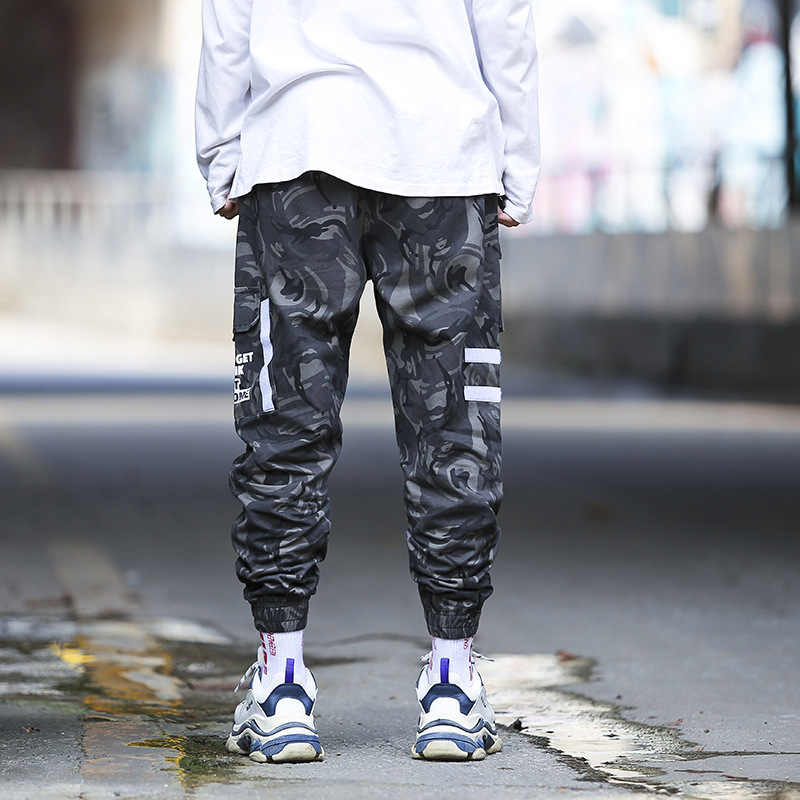 Camouflage pocket zippered slacks with small feet