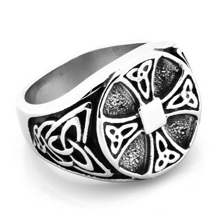 Cross pattern carved ring