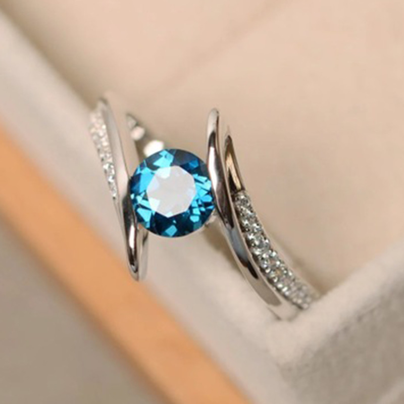 Round zircon ring