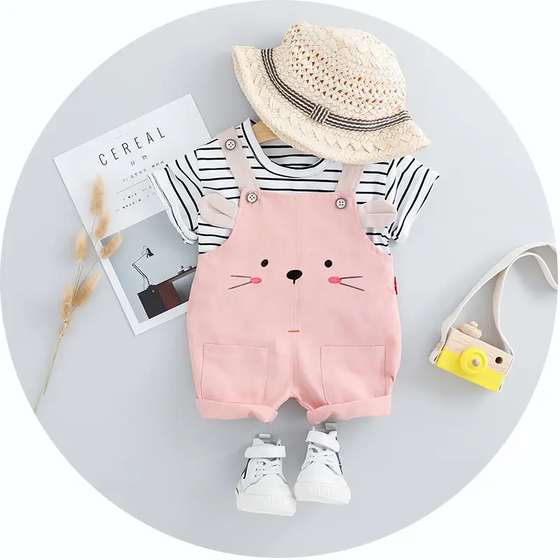 Short sleeve suit