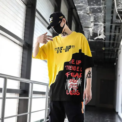 Short-sleeved T-shirts Are Popular