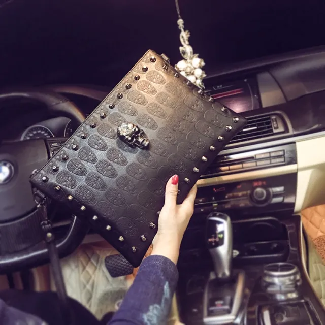 Shantou clutch Black - Shop at LoveMi