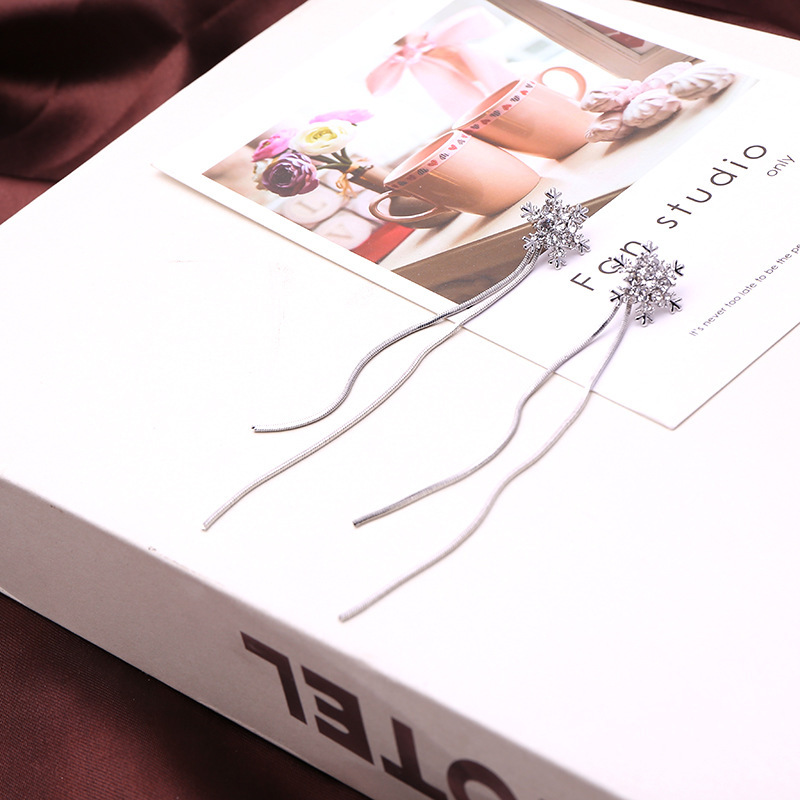 S925 Snowflake Stud Earrings