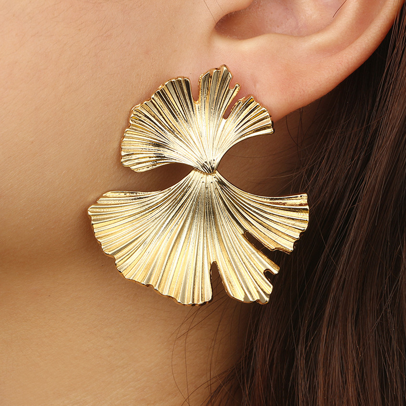 Retro Fashion Creative Big Metal Flower Ginkgo Leaf Earring Alloy