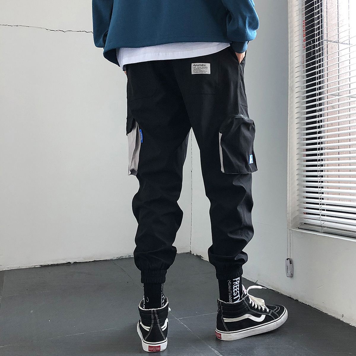 Bunch of feet Harlan casual pants