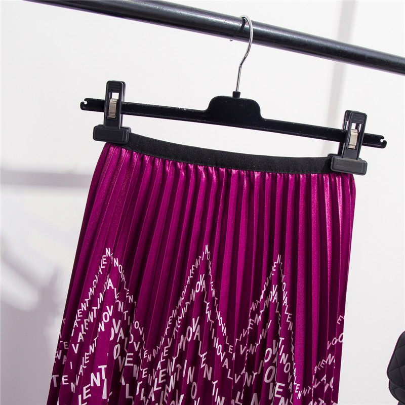 Letter printed pleated skirt