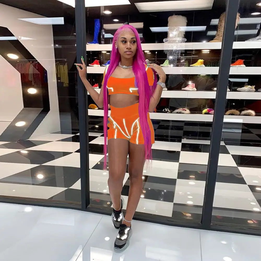 Reflective stitching sports suit