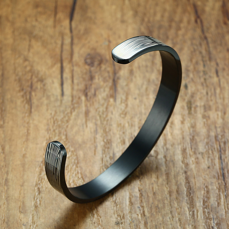 Stainless steel striped bracelet
