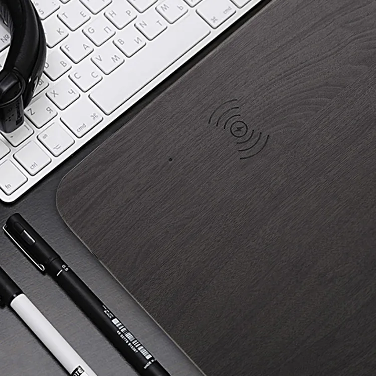 Wooden wireless charger – image 8