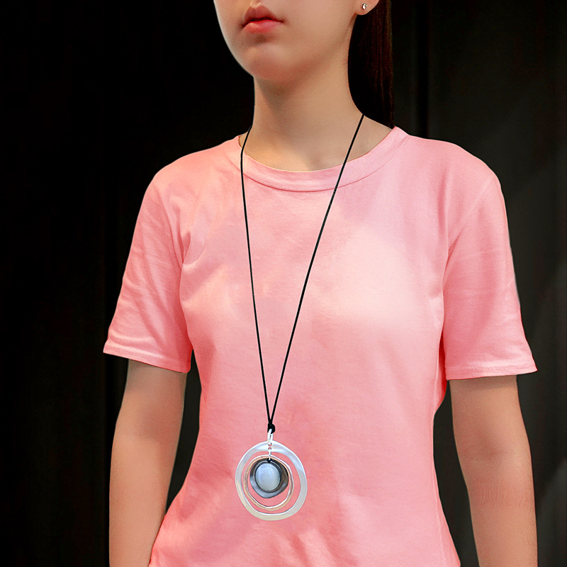 Concentric circle with sweater chain female