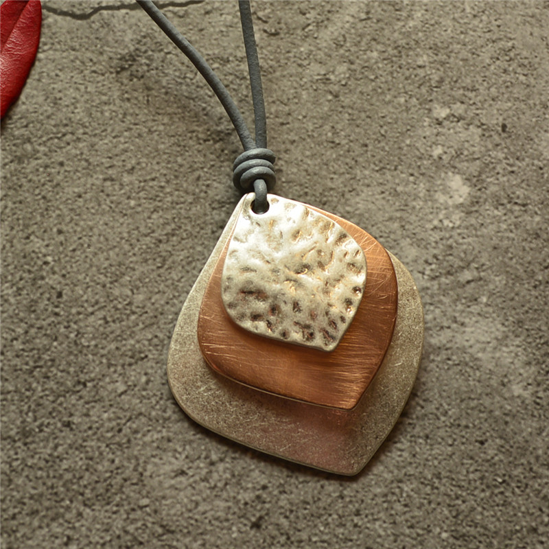 Multi-layered leaves long necklace