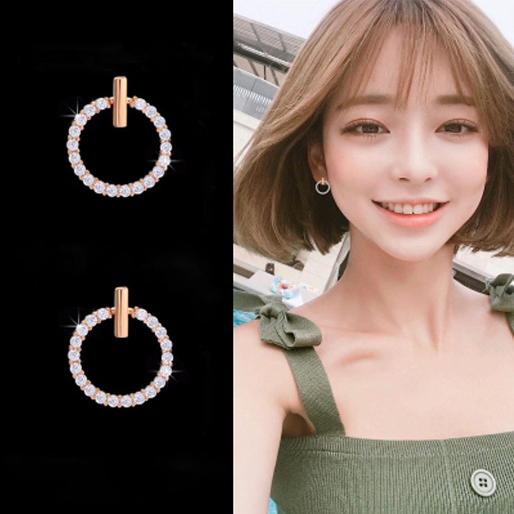 Circle stud earrings