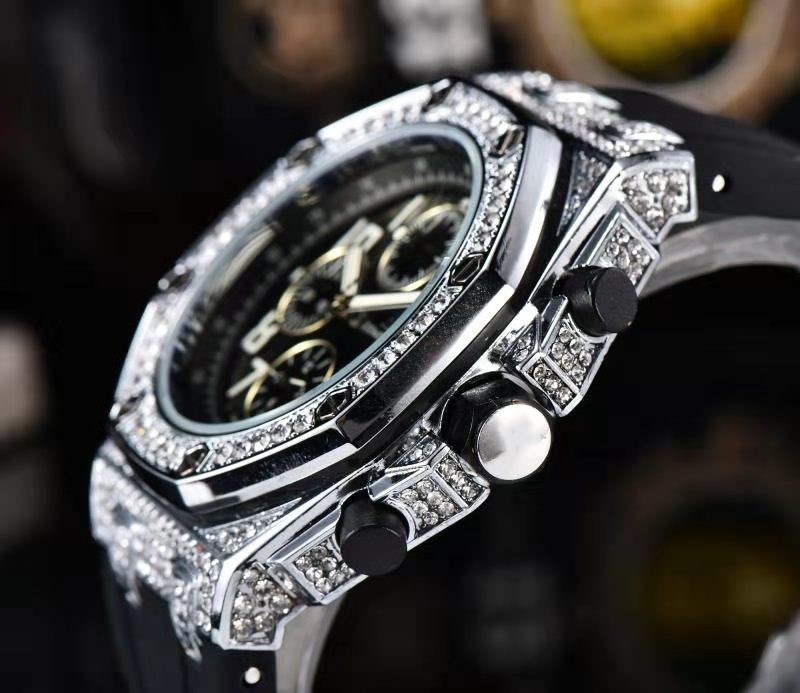 ساعة كوارتز متعددة الوظائف