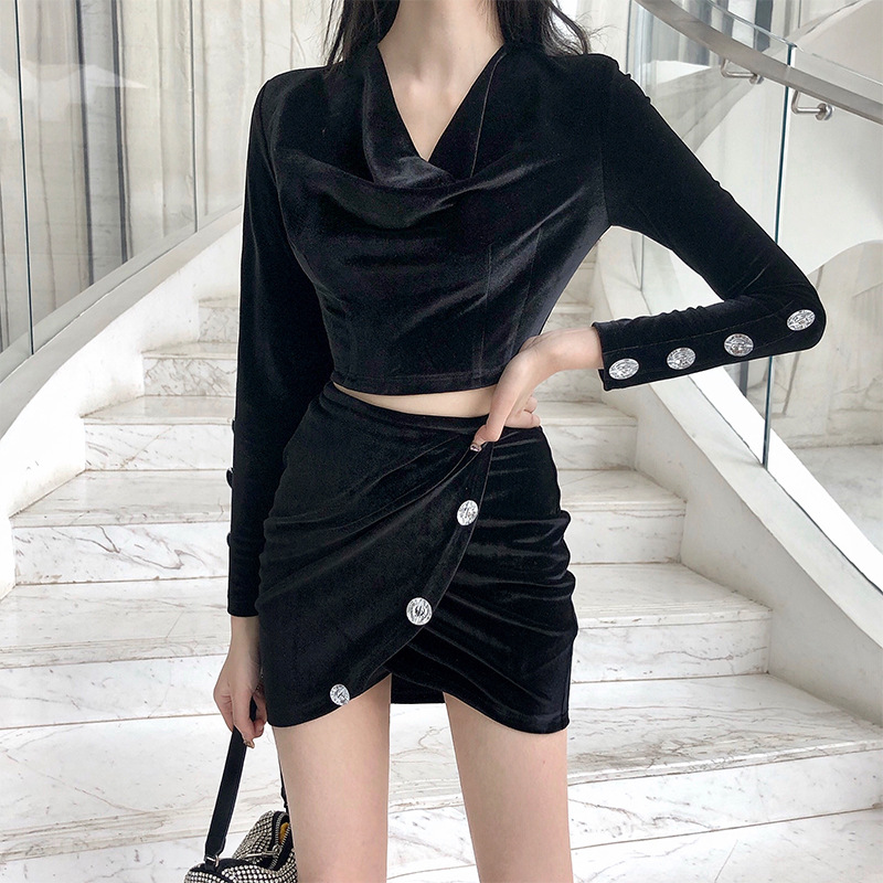 Velvet pleated skirt suit