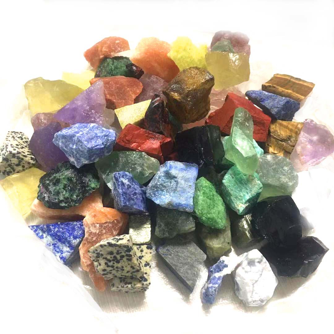 Mineral specimen crystal rough (White-5cm)