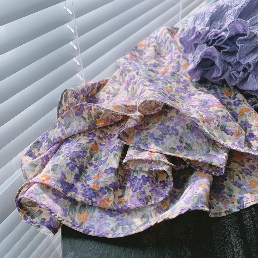 فستان بنقشة زهور وتنورة متموجة بتصميم مظلة