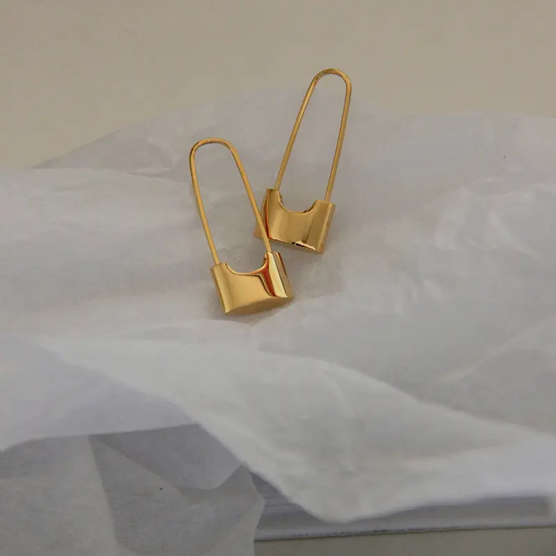 Retro pin lock earrings
