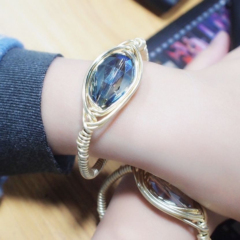 Metal wire large crystal bracelet