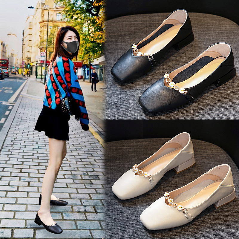 Small daisy leather flat shoes